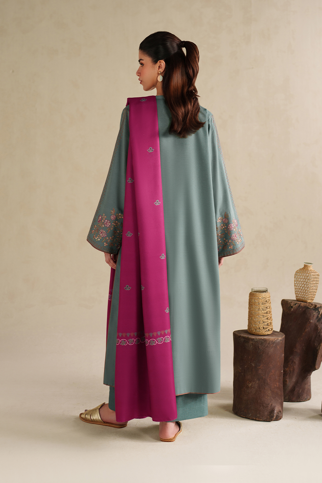IZNIK WINTER 2026 EMBROIDERED DHANAK 3PC WITH PASHMINA WOOL SHAWL