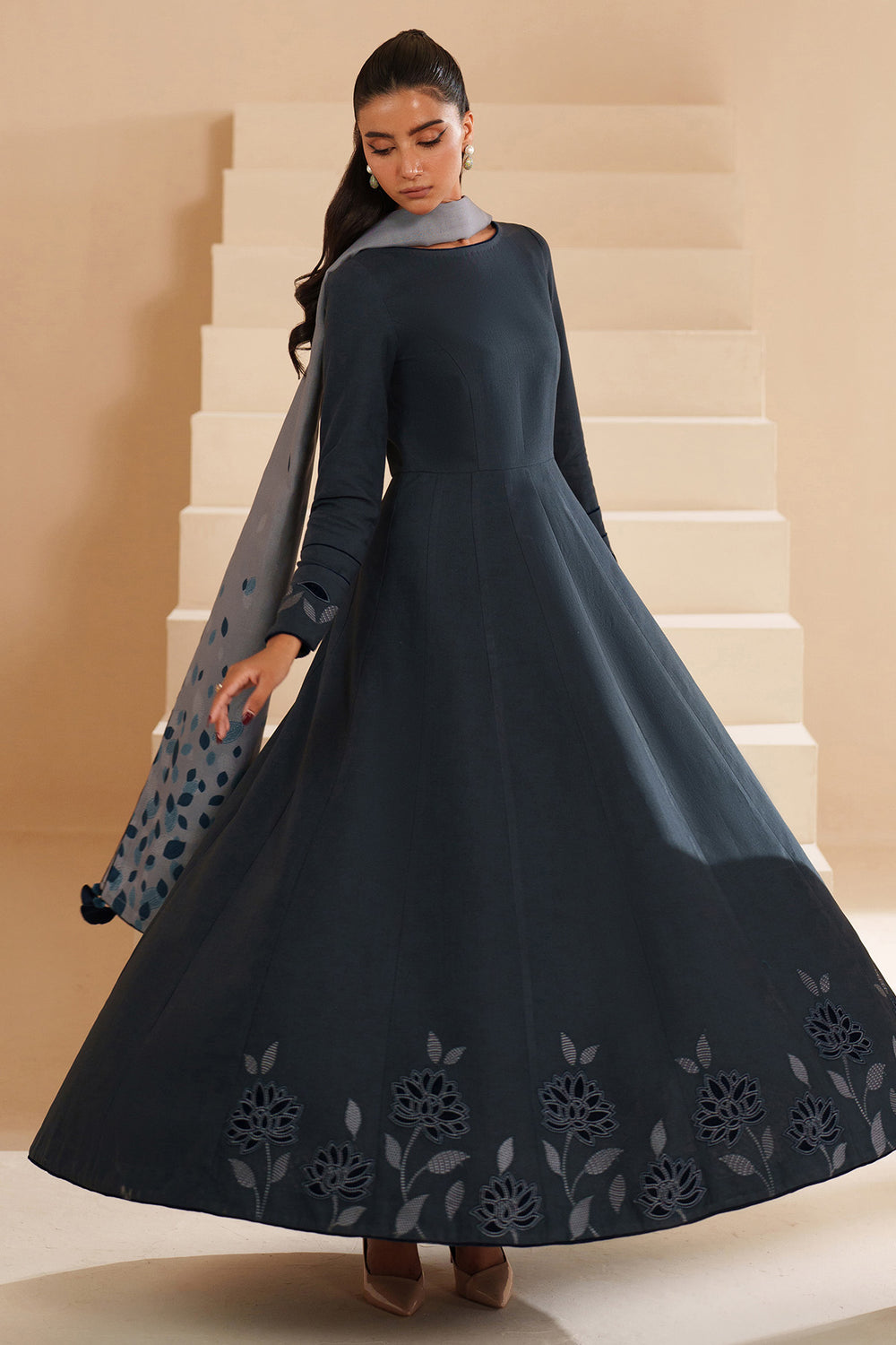 IZNIK WINTER 2026 EMBROIDERED UNSTICHED DHANAK 3PC WITH PASHMINA SHAWL