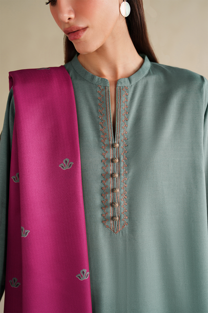 IZNIK WINTER 2026 EMBROIDERED DHANAK 3PC WITH PASHMINA WOOL SHAWL