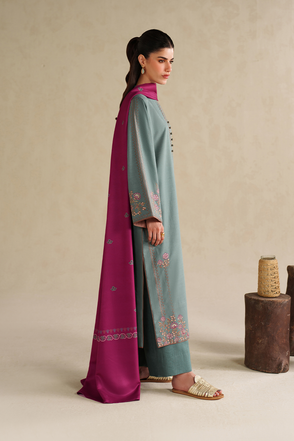 IZNIK WINTER 2026 EMBROIDERED DHANAK 3PC WITH PASHMINA WOOL SHAWL
