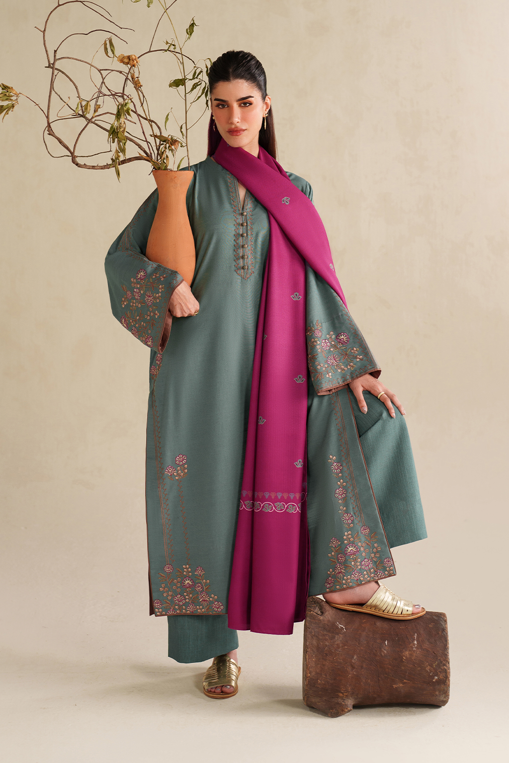 IZNIK WINTER 2026 EMBROIDERED DHANAK 3PC WITH PASHMINA WOOL SHAWL