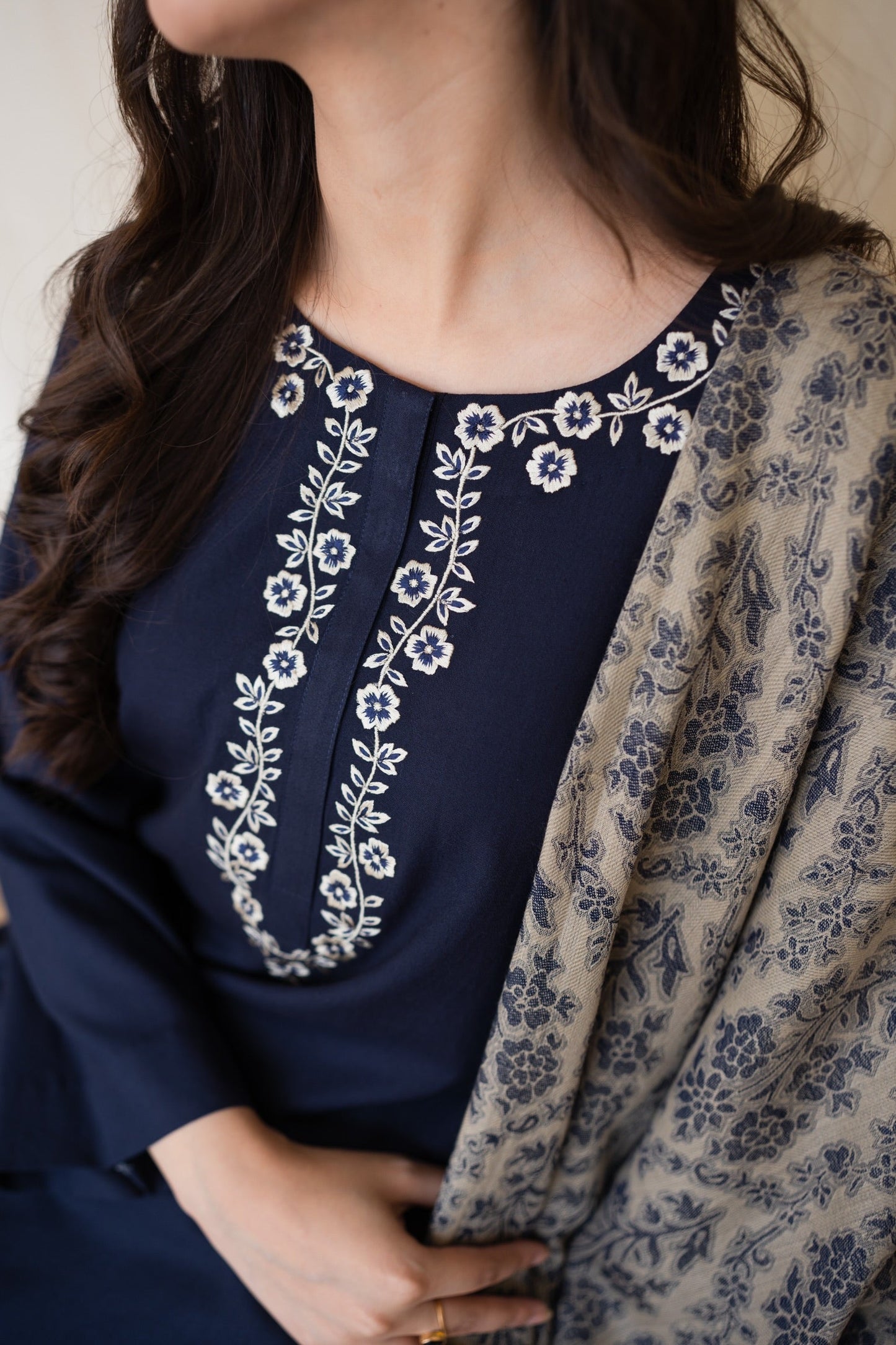 ZORA WINTER 2026 EMBROIDERED DHANAK 3PC WITH PRINTED PASHMINA SHAWL