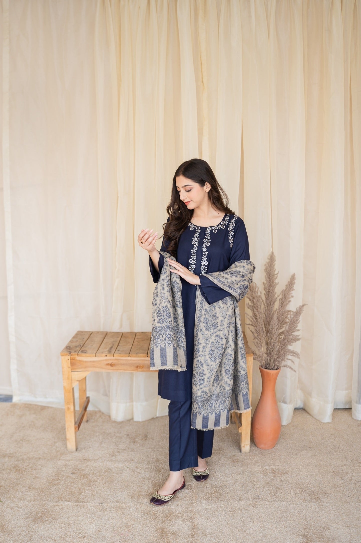 ZORA WINTER 2026 EMBROIDERED DHANAK 3PC WITH PRINTED PASHMINA SHAWL
