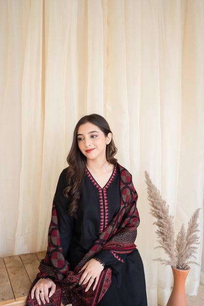 AARZO WINTER 2026 EMBROIDERED DHANAK 3PC WITH PRINTED PASHMINA SHAWL