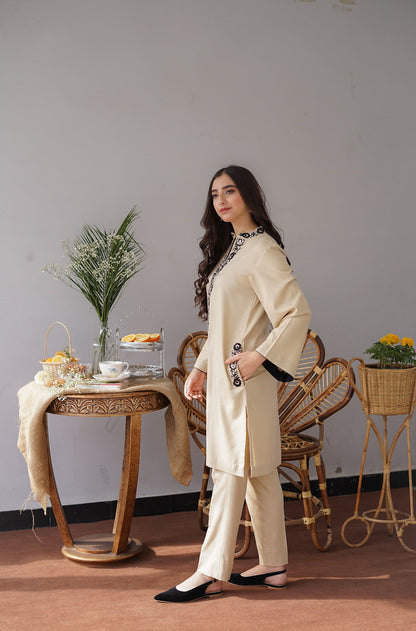 CASHEW'NUT WINTER 2026 EMBROIDERED DHANAK 3PC WITH PASHMINA SHAWL