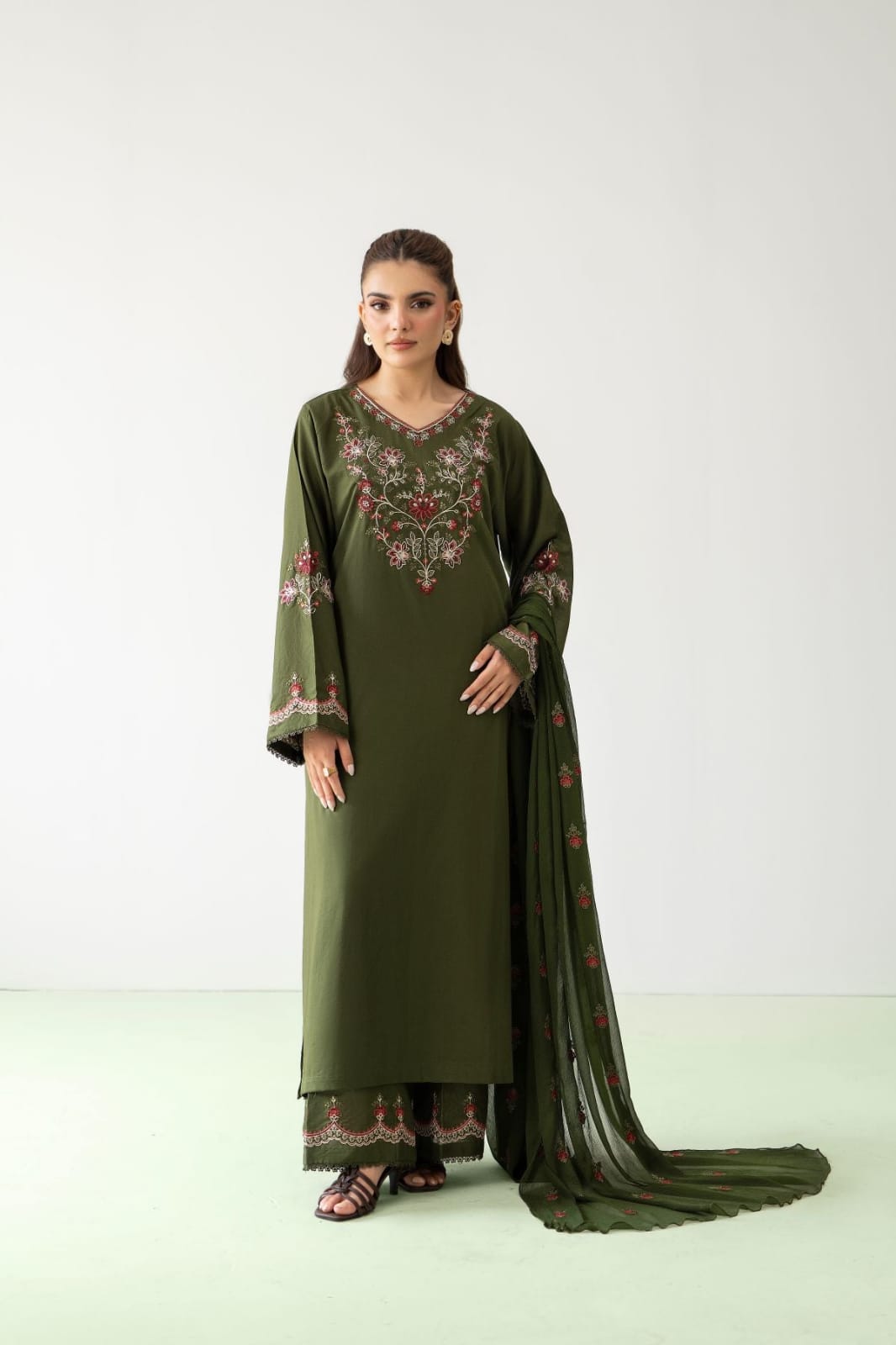 NISA WINTER 2026 EMBROIDERED DHANAK 3PC WITH EMBROIDERED DHANAK SHAWL