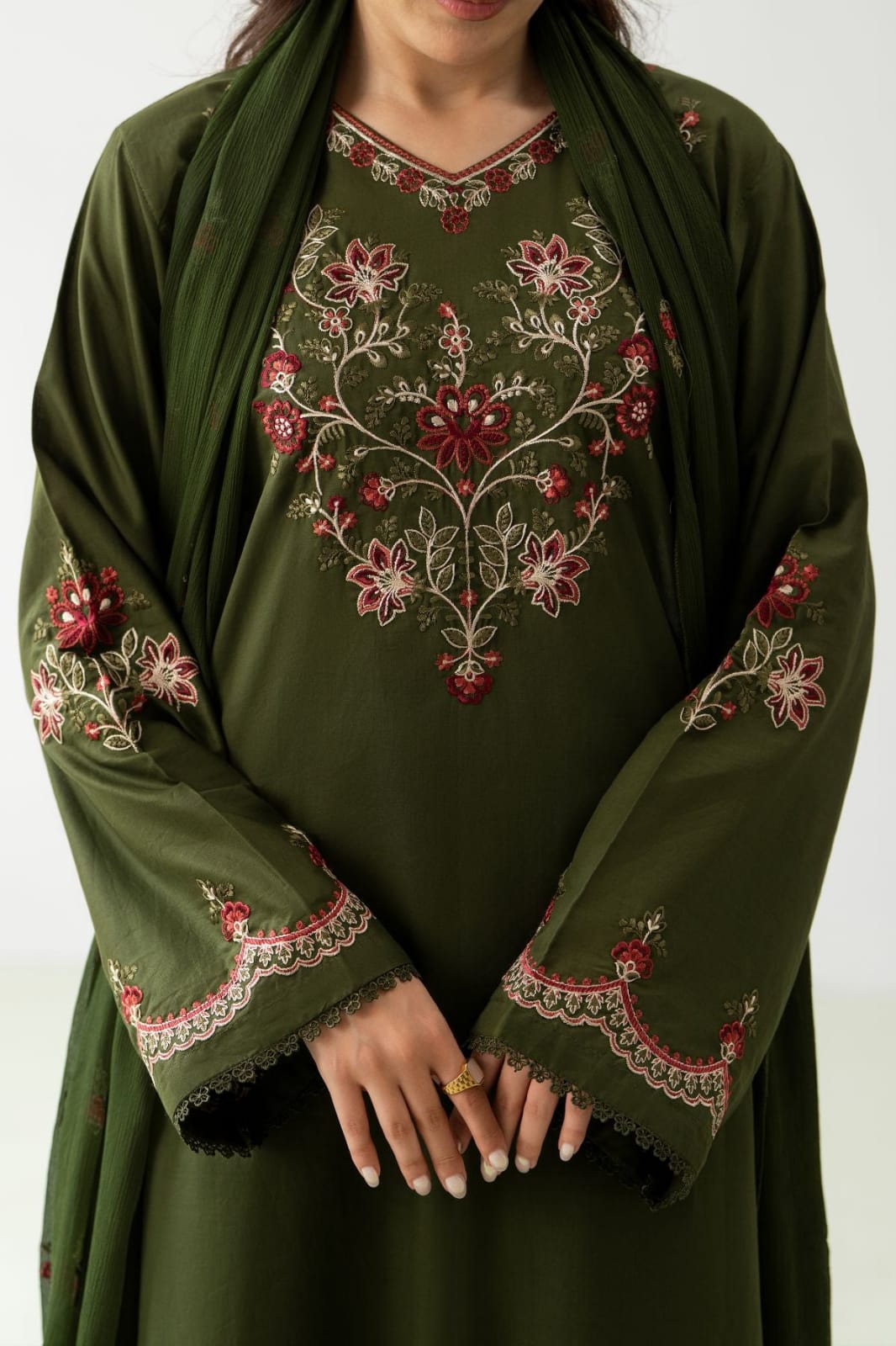 NISA WINTER 2026 EMBROIDERED DHANAK 3PC WITH EMBROIDERED DHANAK SHAWL