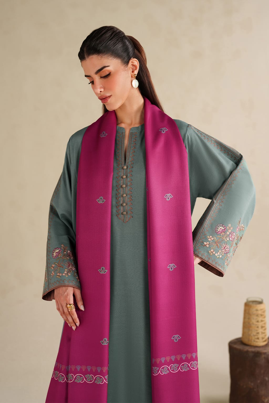 IZNIK WINTER 2026 EMBROIDERED DHANAK 3PC WITH PASHMINA WOOL SHAWL