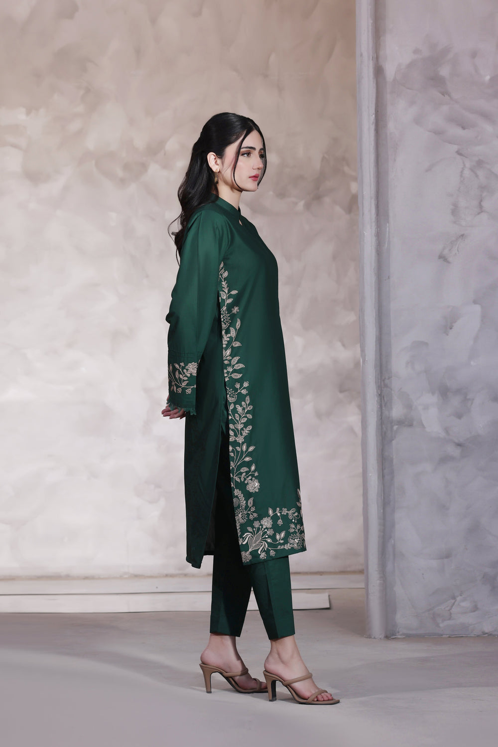 JULIA WINTER 2026 EMBROIDERED UNSTICHED DHANAK 3PC WITH DHANAK EMBROIDERED SHAWL