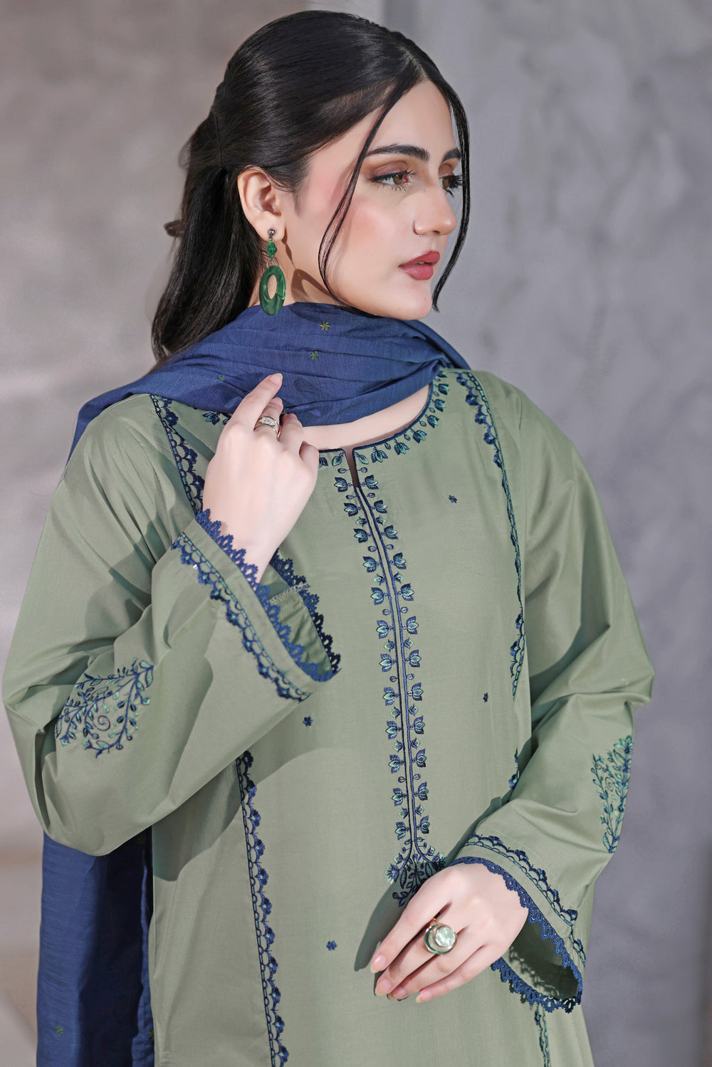 ZONIYA WINTER 2026 EMBROIDERED UNSTICHED DHANAK 3PC WITH DHANAK EMBROIDERED SHAWL