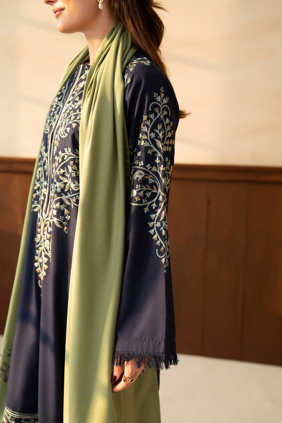 KOHRA (NAVY) WINTER 2026 EMBROIDERED DHANAK 3PC WITH EMBROIDERED DHANAK SHAWL