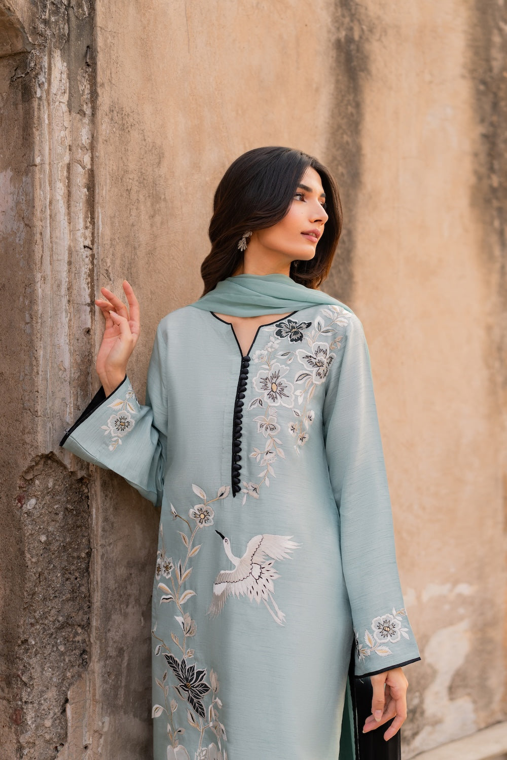 REWA WINTER 2026 EMBROIDERED DHANAK 3PC WITH DOUBLE TONE PASHMINA SHAWL